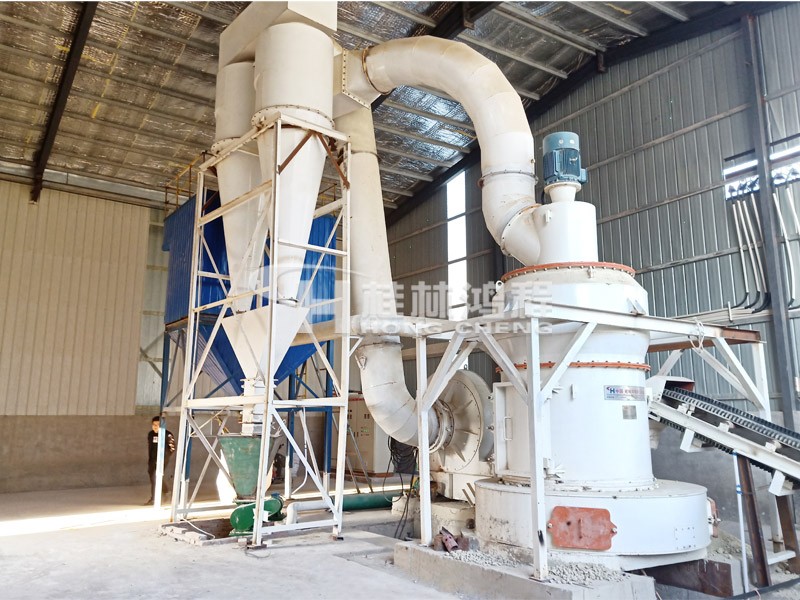 内蒙古某膨润土磨粉机HC1500摆式磨粉机磨粉机现场 内蒙古某膨润土磨粉机HC1500摆式磨粉机磨粉机现场