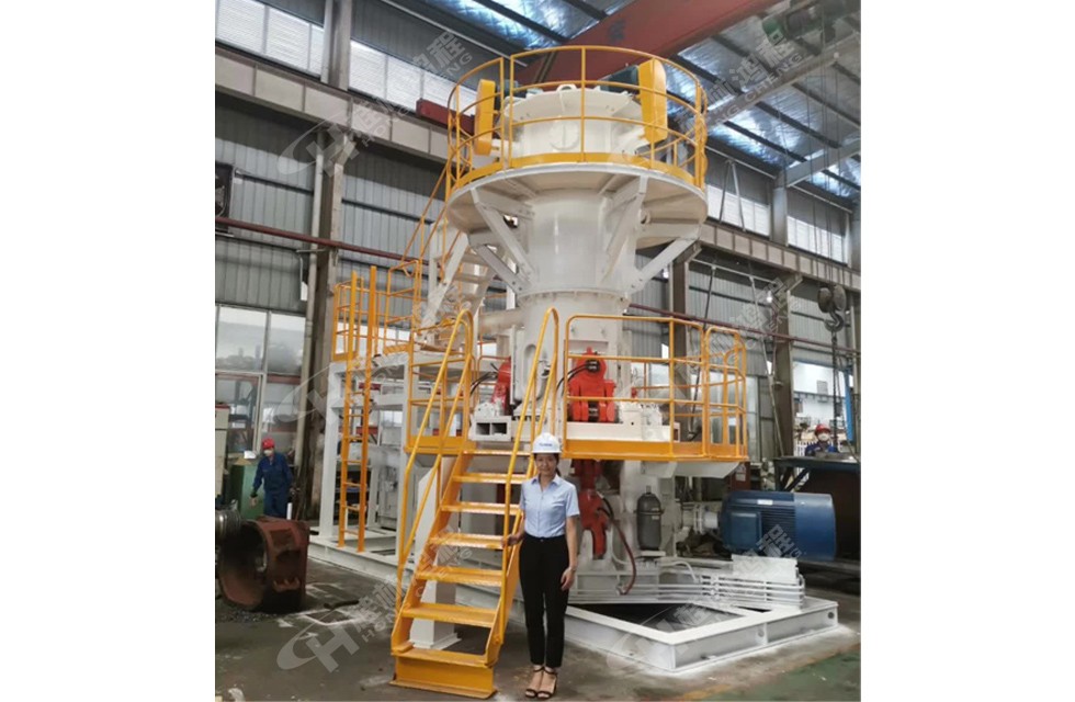 桂林鸿程新款HLMX600小型超细立式磨粉机整机预装待发