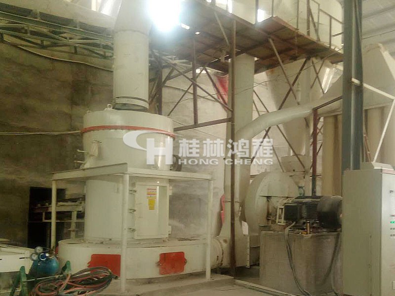 桂林鸿程钾长石粉加工厂,小型钾长石粉碎设备,磨钾长石粉的机器 桂林鸿程钾长石粉加工厂,小型钾长石粉碎设备,磨钾长石粉的机器