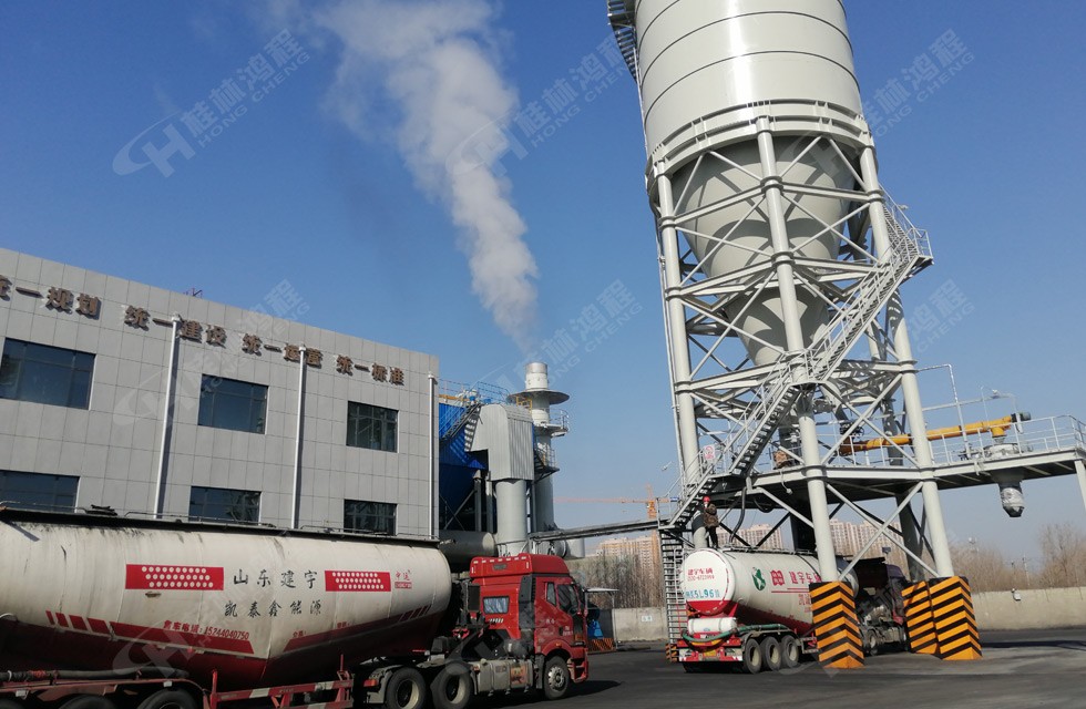 兰炭加工视频案例：山东某能源公司HLM2000中速磨磨兰炭