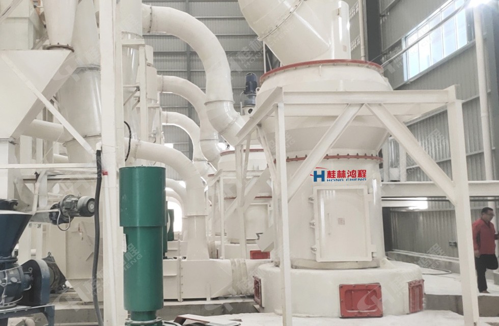 大理石磨粉生产线图片：hcq1500雷蒙磨助力贺州人造大理石客户生产325目碳酸钙粉