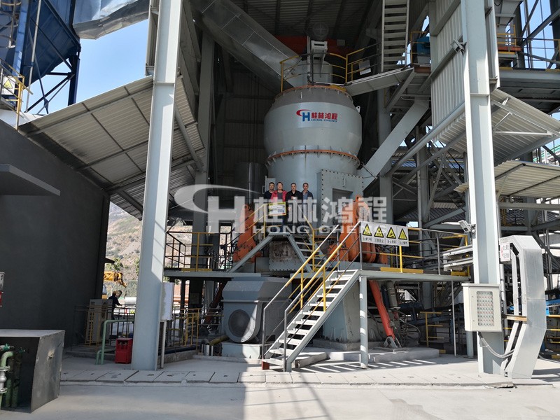 HLM1700生石灰粉磨设备325目D85时产25吨河北项目