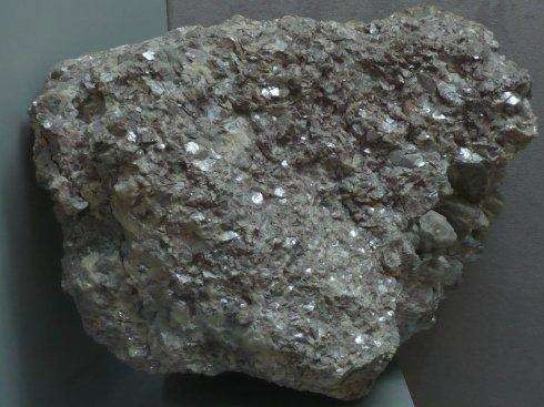 锂云母石灰石粉磨设备