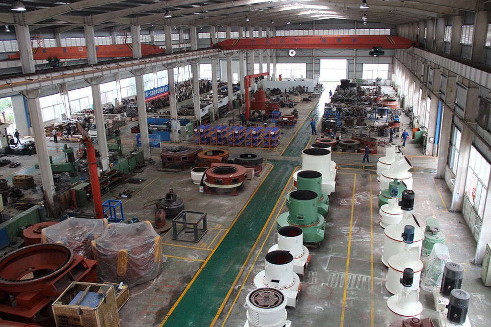 桂林鸿程无烟煤雷蒙磨粉机生产车间 桂林鸿程无烟煤雷蒙磨粉机生产车间
