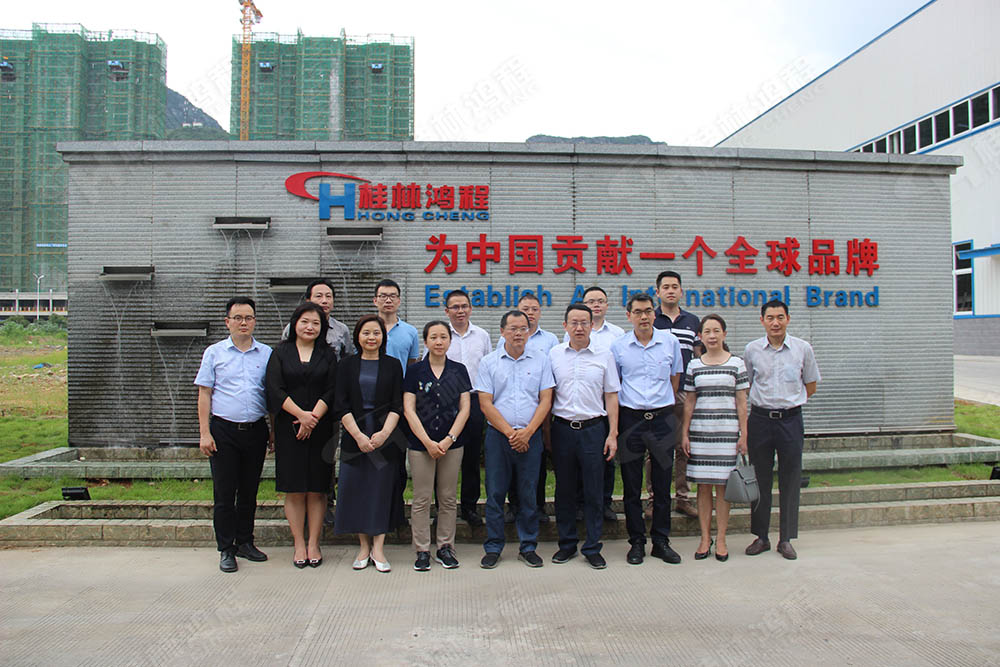 广西证监局和桂林市政府领导与鸿程领导合影