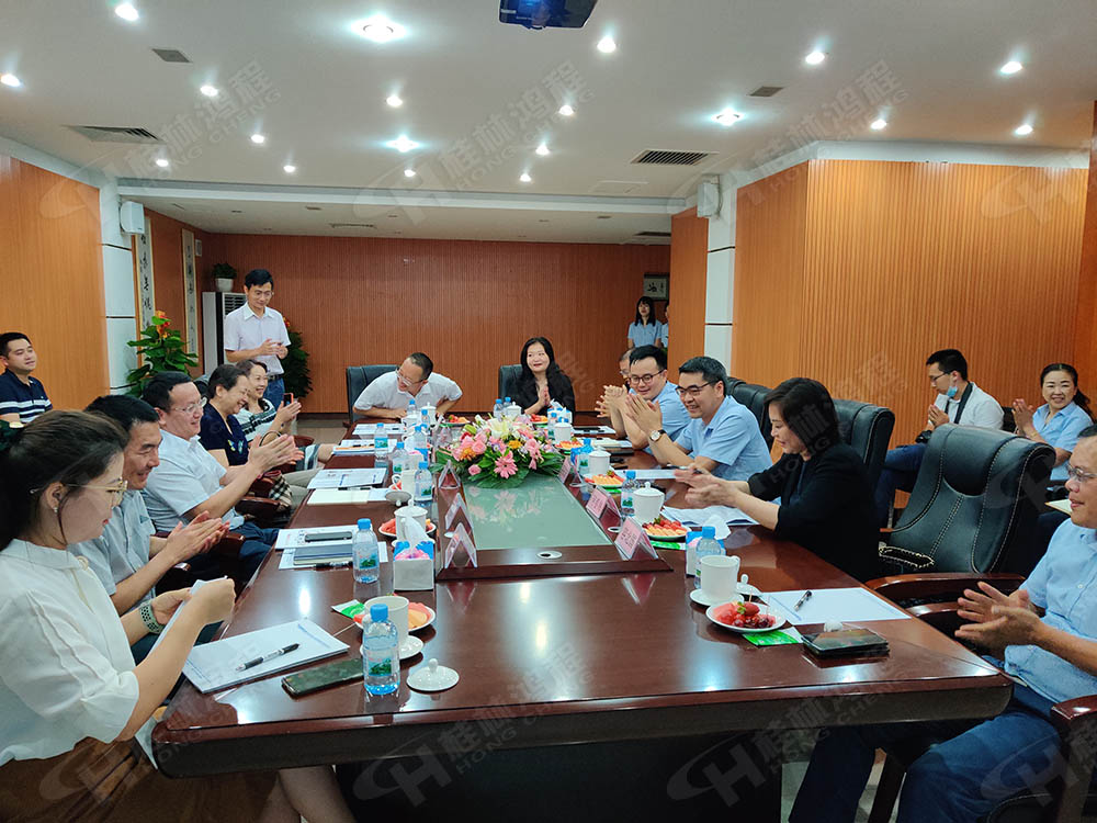 桂林鸿程总经理林均先生做详细的企业介绍