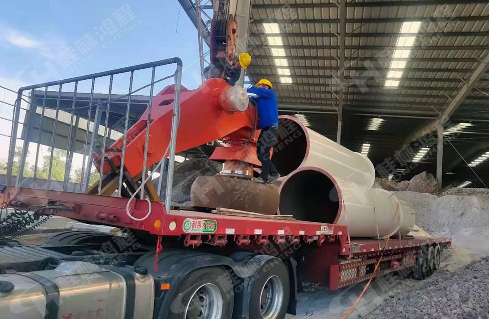 1621233984721489.jpg 2021-5-17-高岭土立磨第5台抵达客户现场-超牌-3.jpg